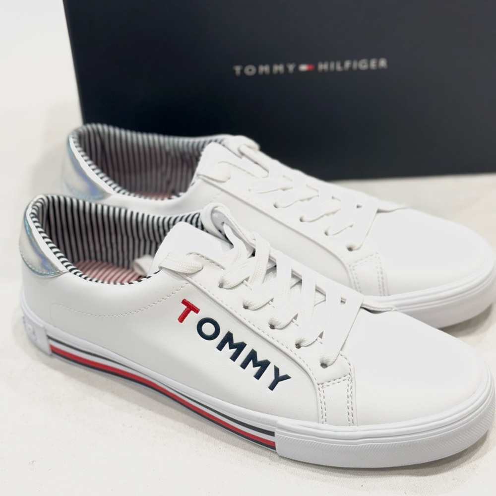TOMMY HILFIGER KERY WOMEN'S SHOE COLOR WHITE MULTI  SIZE 9.5 ONLY
